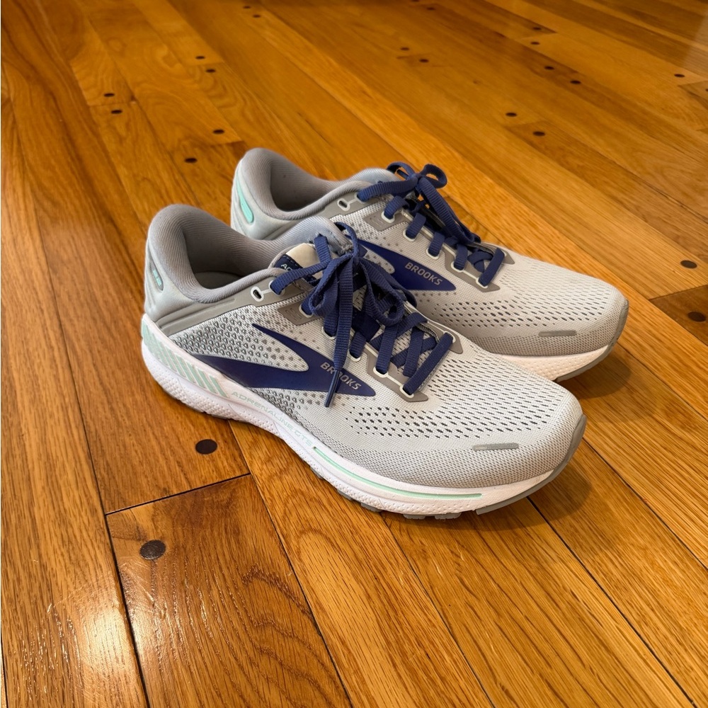 Brooks Women’s Adrenaline GTS 22 Running Sneakers in Gray and Purple